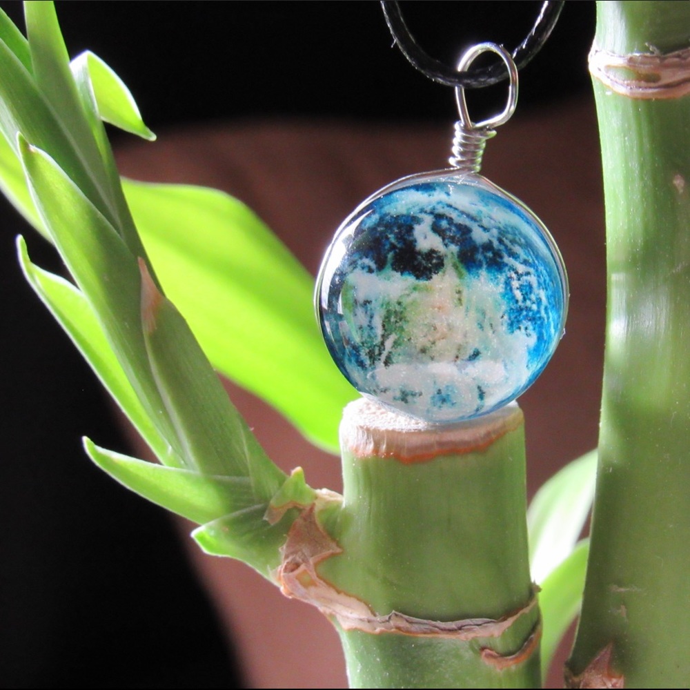 Earth Globe Black Necklace 🌎